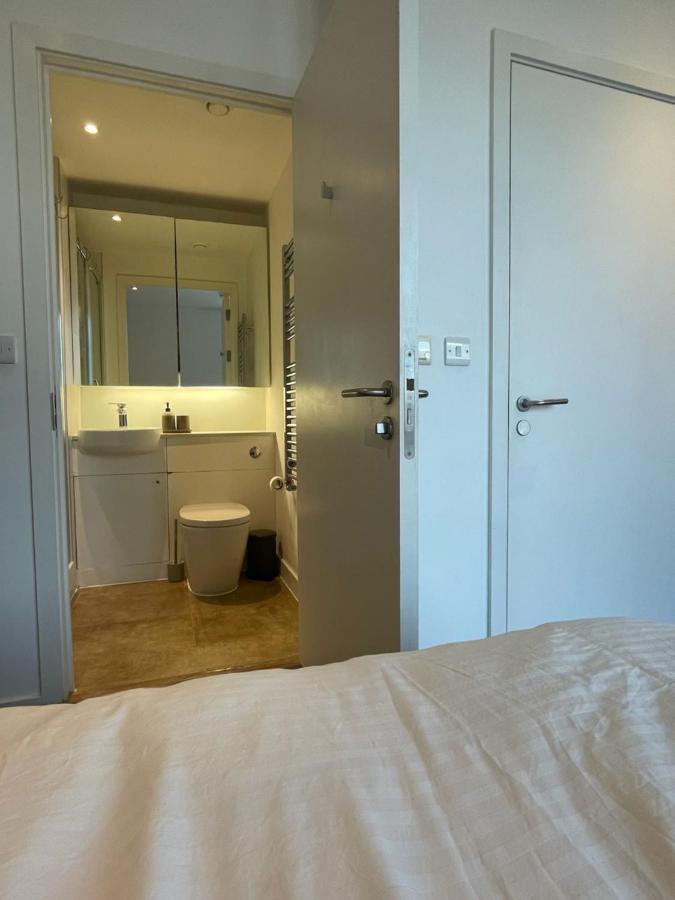 Luxury En-Suite Room Olympic Village In Shared Apartment London Eksteriør billede