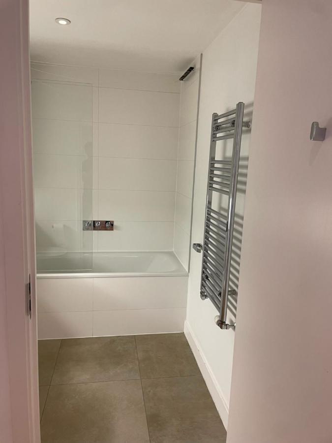 Luxury En-Suite Room Olympic Village In Shared Apartment London Eksteriør billede