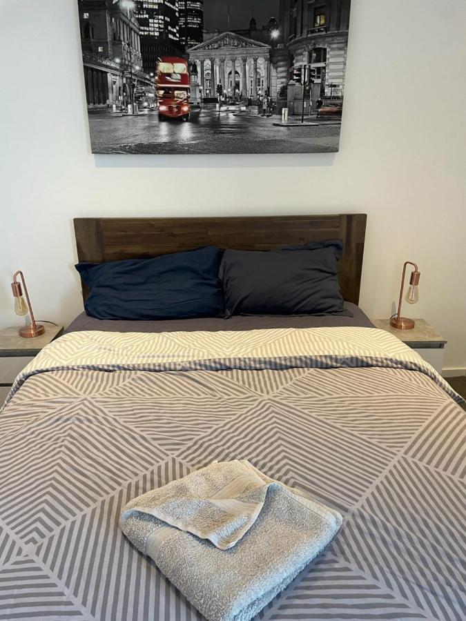 Luxury En-Suite Room Olympic Village In Shared Apartment London Eksteriør billede