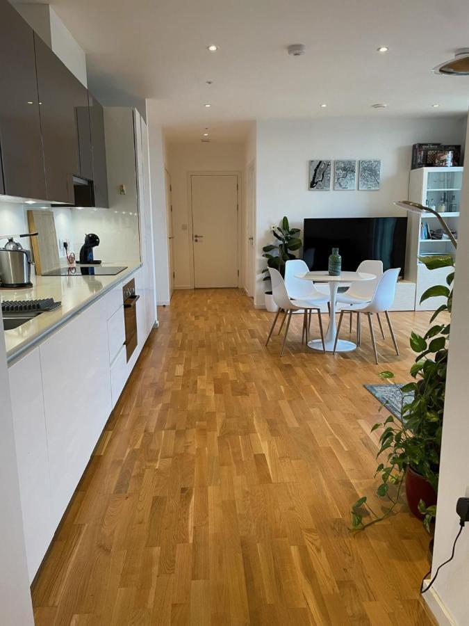 Luxury En-Suite Room Olympic Village In Shared Apartment London Eksteriør billede