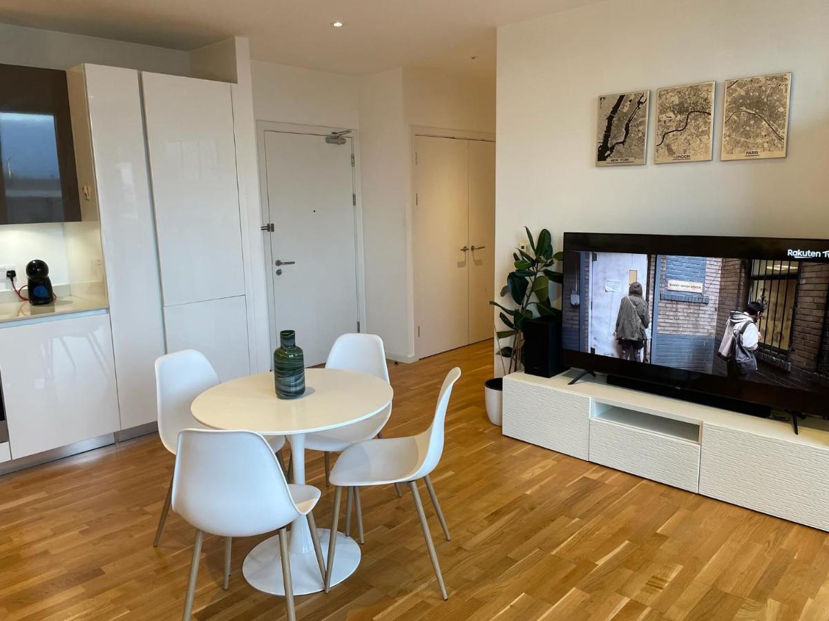 Luxury En-Suite Room Olympic Village In Shared Apartment London Eksteriør billede