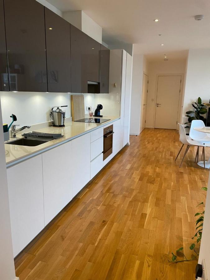 Luxury En-Suite Room Olympic Village In Shared Apartment London Eksteriør billede